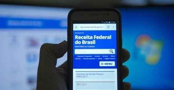 Receita Federal alerta para mensagens falsas em nome da instituição